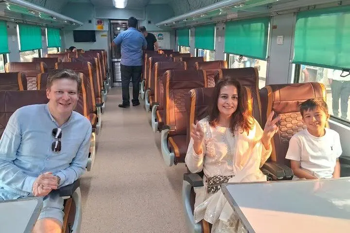 Taj Mahal Tour By Superfast Train From Delhi